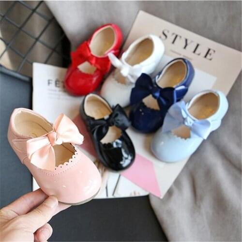 Spring and autumn 2021 new patent leather bright leather girl soft sole comfortable princess shoes Bow Shoes