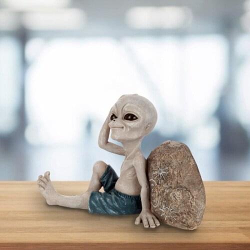 Miniatures Outer Space Alien Touching Head Statue Resin Crafts Surfing Alien Sculpture Figurine Outdoor Home Decoration