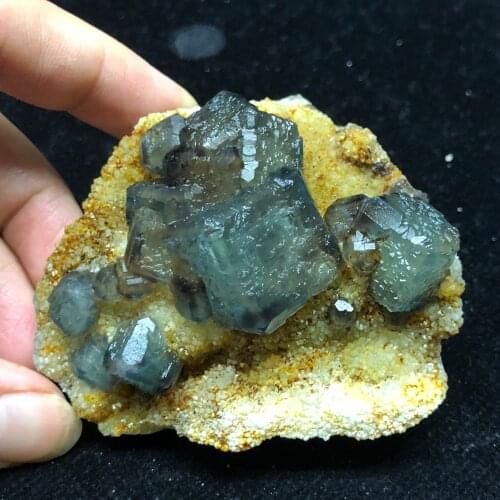 134.gNatural rare blue-green fluorite and quartz mineral restoration ring vein teaching stone home decoration collection ornamen
