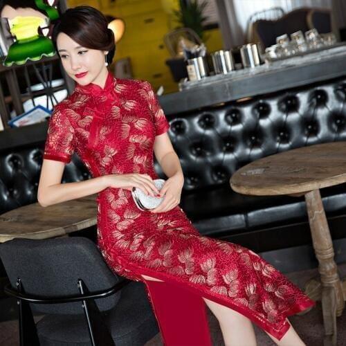Bequtiful Chinese Traditional Aparrel Red Lace Cheongsam Dress Slim Longer with High Vent Cheongsam