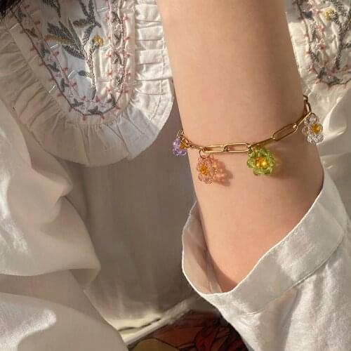 HUANZHI 2021 New Korean Sweet Acrylic Multicolor Flower Beads Metal Chain Bracelet For Women Girls Summer Vacation Jewelry
