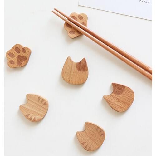 1Pcs Japanese style wooden chopstick holder Beech cat chopstick holder Cartoon kitchen hotel creative chopstick holder tableware