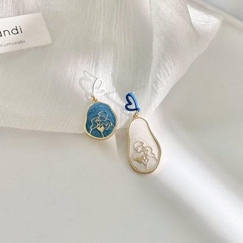 2021 Retro Love Dangle Earrings Color Contrast Asymmetric Hollow Ear Stud Female Temperament Sweet Romantic Fashion Jewelry Gift