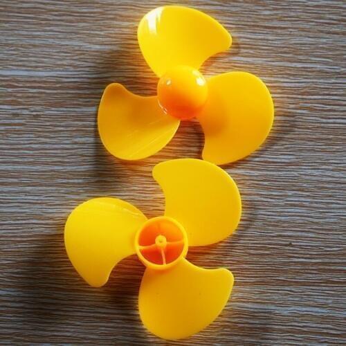10/100pcs diameter 90mm/2mm hole/3-blade propeller/plastic blades/Toy part/DIY Helicopter Parts/Technology model parts 902