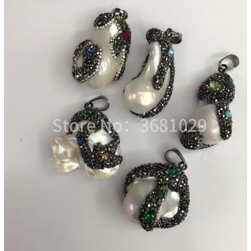 The retro elegance natural pearl pendant hand ornaments round pendant a package of about 60 grams