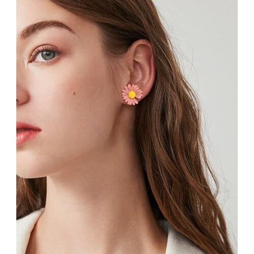 Small Daisy Girls Stud Earrings Mini Cute Colorful Korean Style Earrings for Women Floral Ear Jewelry aretes de mujer