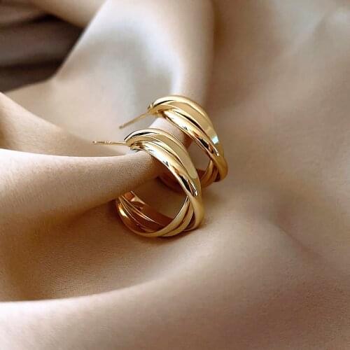 Korean fashion jewelry simple twisted gold metal hoop earrings temperament generous round female party earrings