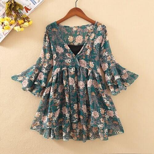 Women Spring Summer Style Chiffon blouses Shirts Lady Casual V-Neck Pleated Flower Printed Blusas Tops with slip ZZ0642