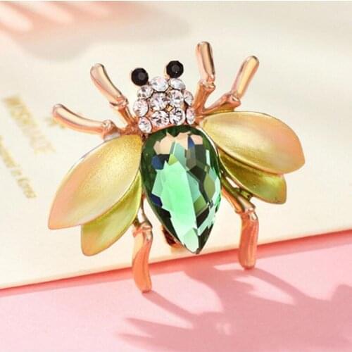 The fashion chest flower Korean edition sets the lovely small bee pin new gem brooch male and female universal