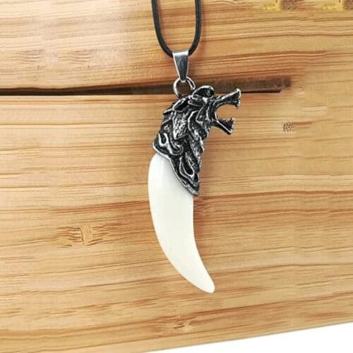 Wolf Fang Pendant Necklace High Quality Shiny Jewelry Newest Model Tooth Wolf for Men Cool Enough for All Outfits New Fashion