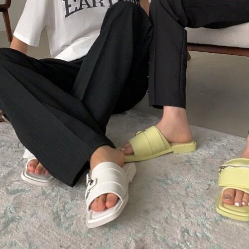 2021 Women slippers Flat shoes Beach Fashion zipper Metal buckle decoration outdoor bottom Low-heeled Ladies flip flop