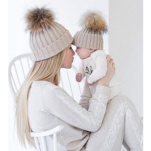 2pcs/set Knit Warm Winter Mother Kids Hats Family Matching Outfits Adult Baby Mother Child Knit Beanie Fur Pom Hat Crochet Cap