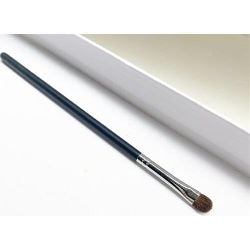 228 MINI SHADER EYE SHADOW BRUSH - Small Detailed Smoky Eyeshadow Brush