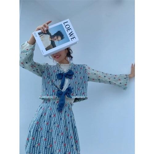 Suit Female Design Sense V-neck Blouse + round hollow lace skirt Fashion Cute Elegant 2-Piece Set