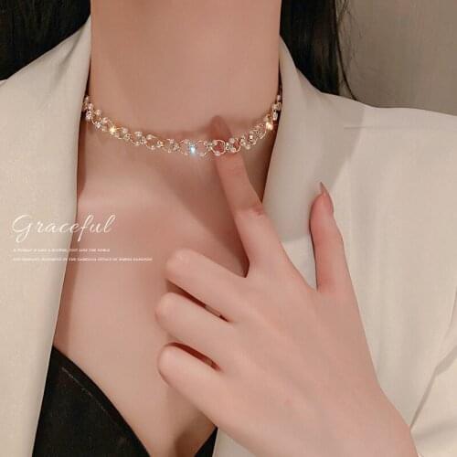 2021 New Elegant Exquisite Gold Plated Metal Chain Choker Necklace for Women Shining Rhinestone Pearl Clavicle Necklace Jewelry