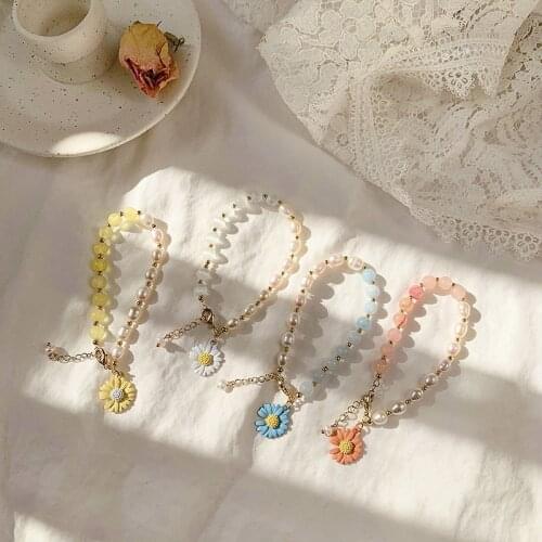 South Koreas Dongdaemun temperament small daisy flower bracelet female ins; Cold wind bracelet jewelry simple personality