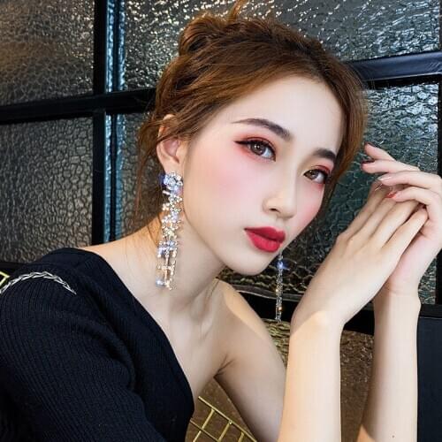 2020 new high-end luxury rhinestone letter earrings, fashion exaggerated long earrings, womens wedding banquet the best jewelry