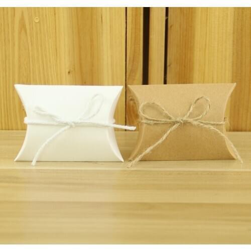 100pcs/Set Cute Kraft Paper Pillow Favor Box Wedding Party Favour Gift Candy Boxes Home Party Birthday Supplies High Quality