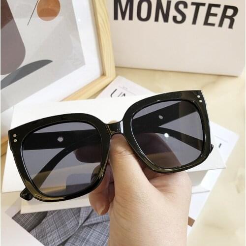 Luxry Vintage Sunglasses For Women Oversize Square Cat Eye Sun Glasses Retro Frame Women Sun Glasses Black Oculos De Sol UV400