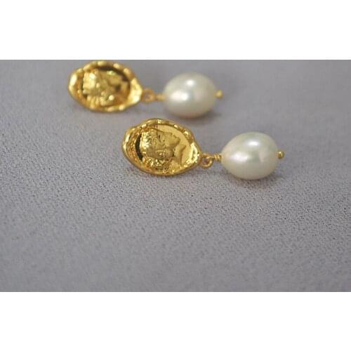 European and American retro Queen Elizabeth relief head Baroque Freshwater Pearl Earrings