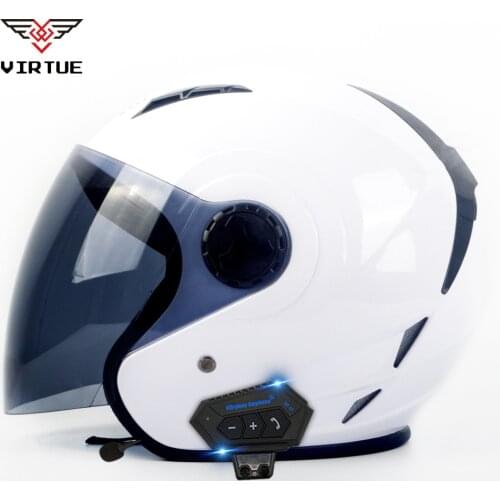 Bluetooth motorcycle helmets are equipped with earphones, wireless speakers, sun visors of different colors, summer helmets
