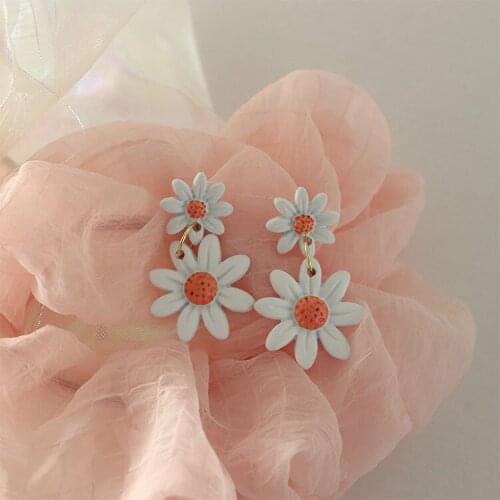 Silver Needle Summer Romantic Literary Style Long Pendant Daisy Earrings Korean Lady Temperament Earrings Jewelry Female