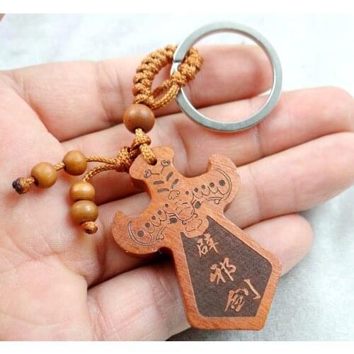 Mahogany Three-dimensional Engraving Keychain Lifelike Dismiss evil sword Keyring gift for friends women men jewelry 1pcs
