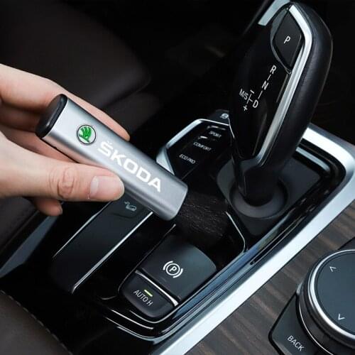 1Pcs Car Retractable Cleaning Brush Artificial Wool Soft Brush For Skoda Octavia Rapid Kodiaq Karoq Superb Fabia Kamiq VisionS