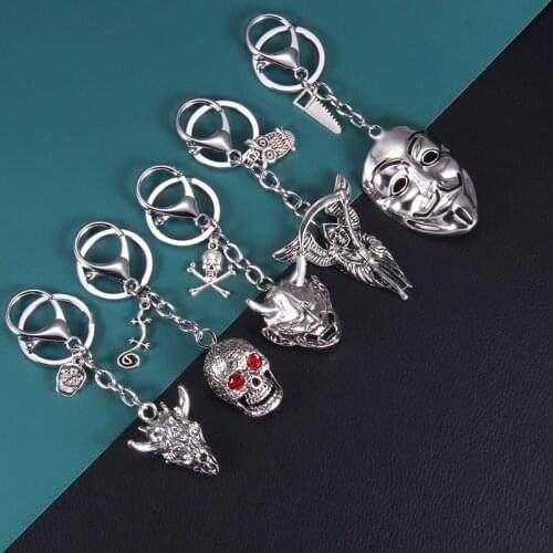 New niche design mask red diamond skull keychain punk trend hip-hop demon death sickle pendant men and women car bag key chain