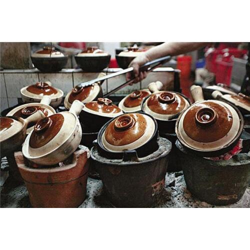 Chinese style traditional old-fashioned earthen cooking casserole Hong Kong Guangdong soup rice porridge pot clay stewpan pan