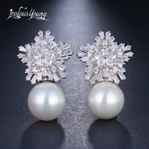 New Trendy Round Simulated Pearl Earrings For Women Jewelry 2018 Flower Zirconia Stud Earrings Bride Ear Studs Brincos AE558