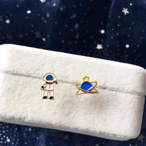 Beautiful Creative Planet Asymmetric Clip Earrings Funny Astronaut Cartoon Piercing Earrings