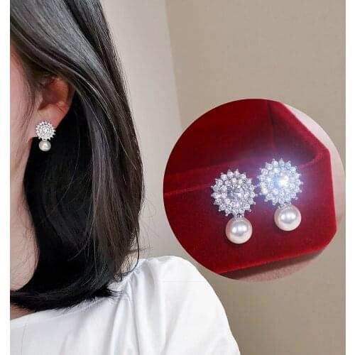 Korea New Fashion Simulated Pearl Drop Earrings for Women Elegant Shiny Crystal Flower Earrings Brincos Wedding Jewelry Gifts