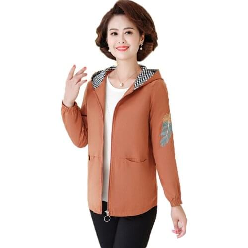 New 2020 Spring Autumn Middle-aged and Elderly Womens Coat Short Casual Hooded Zipper Jacket Outwear Female Tops Plus Size 5XL