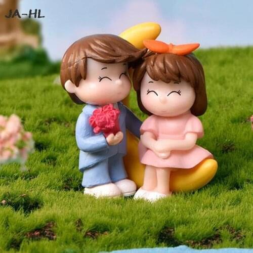1 Pair Plastic Figurine Crafts Figure Ornament Miniatures Cute Moon Giving Flowers Couple Small Statue Little