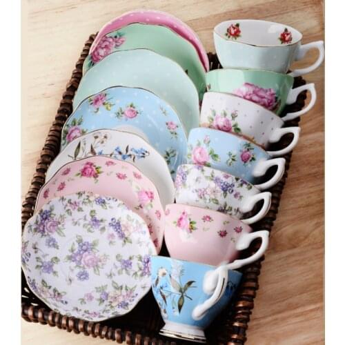 Bone China Coffee Mug Cups Luxury and Delicacy Coffee Cup And Saucer Set with Spoon English Afternoon Tea Cups For Party Gift