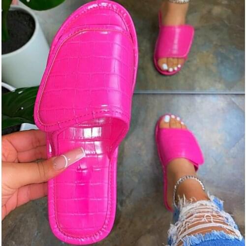 Spring/summer new 2020 women leather crocodile pattern flat non-slip slippers outdoor leisure beach sandals Home all-match