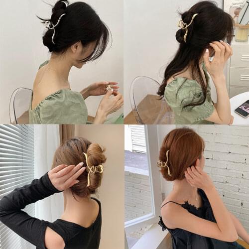 Metal Love Type Hollow Out Geometric Hair Claw Ladies Hair Accessories Cross Clip For Women Fashion Shark Clip Girl Headwear