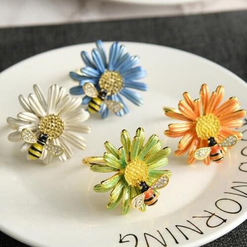 4Pcs Napkin Rings Napkin Buckle Table Serviette Buckle Adorable Antirust Alloy Spring Flower Bee Painted Napkin Buckle for Party
