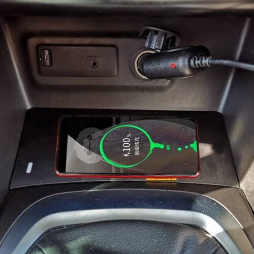 Car QI wireless charger 10w charging plate phone charger for Renualt Megane 4 Megane 5 2016 2017 2018 2019 for iPhone 8 9 11