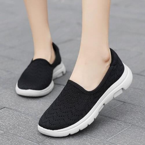 2021 Women Flat Shoes Knit Woman Casual Slip on Vulcanized Shoes Female Mesh Soft Breathable Women Footwear for Ladies Sneakers