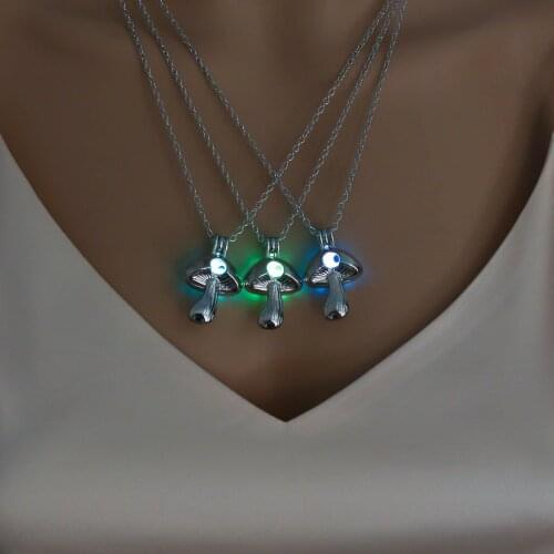 2019 New Botany Shape Luminous Women Necklace Fashion Glow in the Dark Pendant Necklace Glowing Sliver Necklace Jewelry