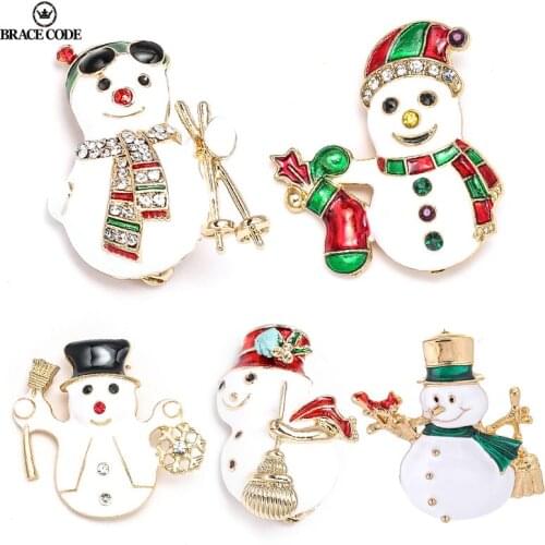 Various Christmas Snowman Brooches Christmas Party Ecoration Brooch Pin Ornaments Snowman Baby Holiday Atmosphere Gifts