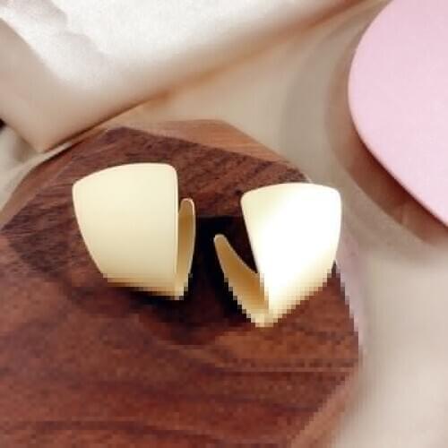 FLOWER STREAM Women's Gold Earrings