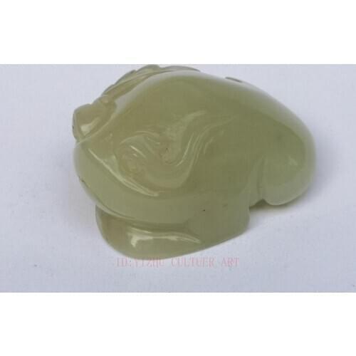 YIZHU CULTUER ART Collection China Xinjiang Jade Hand Carving Jin Chan Propitious Pendant Gift