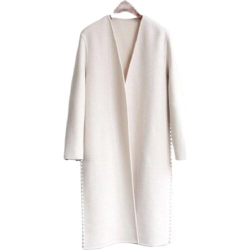 Doves Show Women's Coats With A Collar
