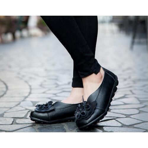 Classic Winter Autumn New Leather middle-aged Mother Shoes womens Single Shoes Peas Shoes Leather Soft Bottom flats Loafers