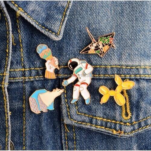 20/Lot Paper Cranes Polar Bear Astronaut Dog Brooch Pin For Lapel Action Figure Toy