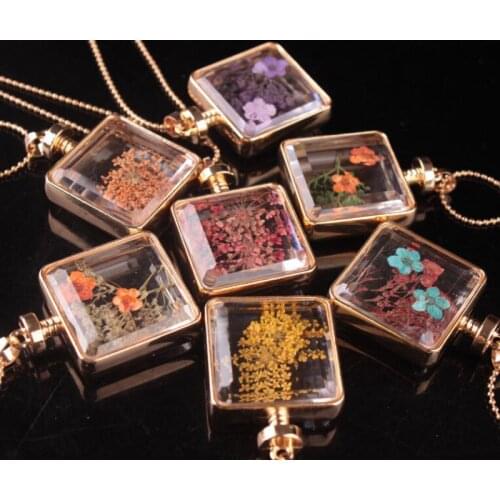 Fashion Women Transparent Glass Bottle Necklace Creative Handmade Dry Flower Square Perfume Bottle Pendant Necklace Accessories