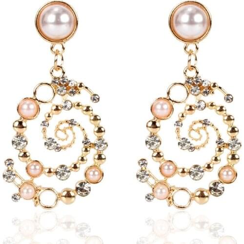 Fashion Vintage Diamond Pearl Spiral Shape Pendant Earrings Woman Personality Alloy Ear Studs Lady Party Wedding Earring Jewelry